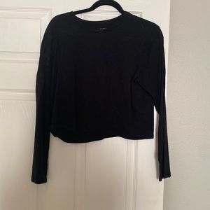 Black long sleeved cropped top